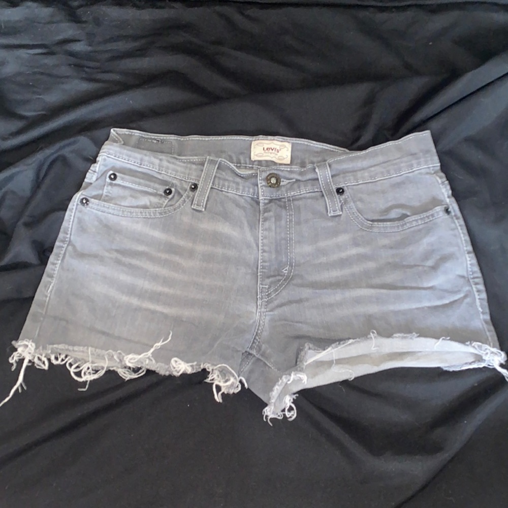 light gray Levi shorts